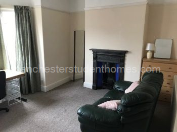 Kingsize bedroom 1st floor (2)