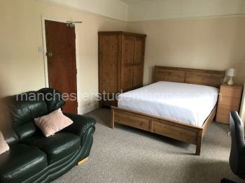 Kingsize Bedroom 1st Floor (3)