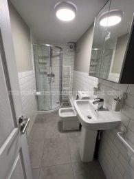 Shower / Toilet 2