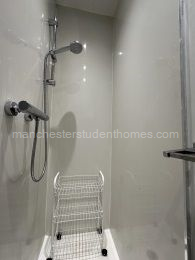 Shower room 2 (first floor)