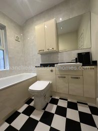 Bathroom 1 (first floor)