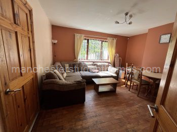 Lounge and dinning room Pic 1