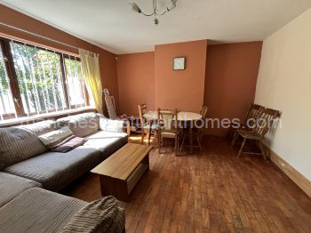 Lounge and dinning room Pic 2