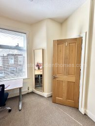 Bedroom 2 (First floor)