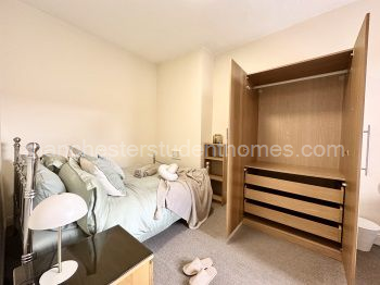 Bedroom 2 (First floor)