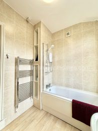 Bathroom (First floor)