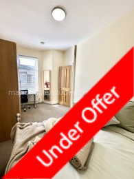 Bedroom 2 (First floor)